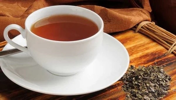 benefícios do chá de raiz de valeriana